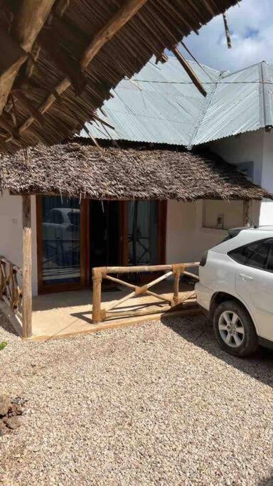B Home Zanzibar Kiwengwa  ภายนอก รูปภาพ