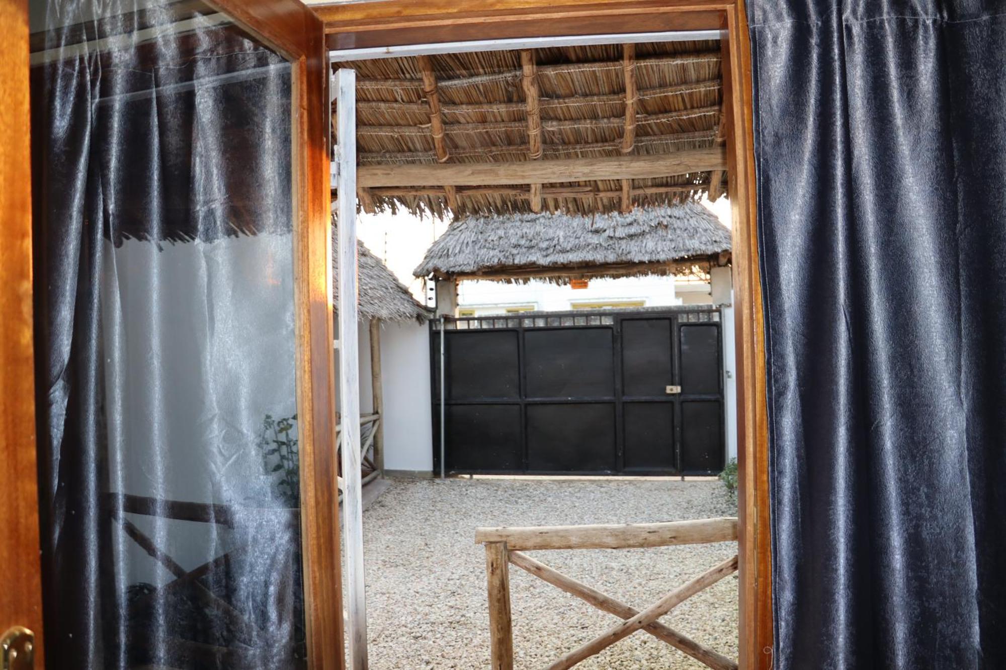 B Home Zanzibar Kiwengwa  ภายนอก รูปภาพ